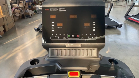 200kg 로딩 트레드밀 운동 기계 모터 전력 3.0 HP 2050 L * 950 W * 1600 H mm